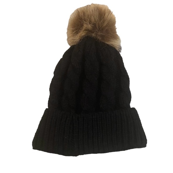 CABLE KNIT BLACK POM BEANIE - Picture 1 of 2